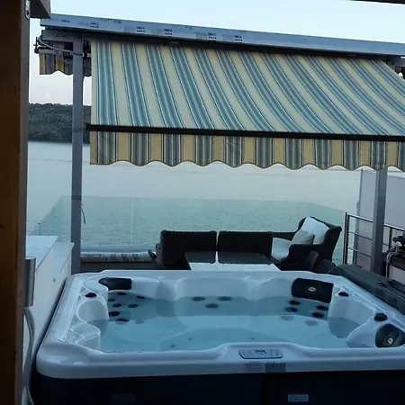 Luxury Apartment By The Sea With Private Whirlpool And Terrace 50M2 Posedarje Exterior foto